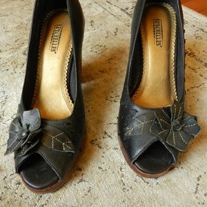 Seychelles Vintage Inspired Peep Toe Pumps
